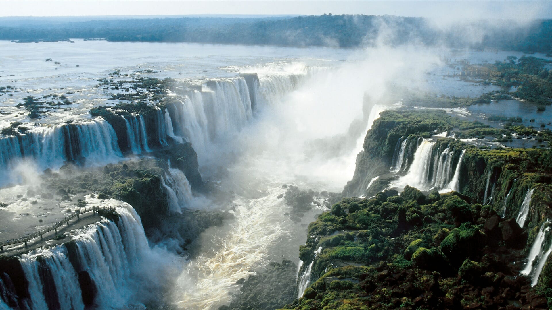 Conheça o voo sobre as Cataratas do Iguaçu com a Helisul! Cataratas do Iguaçu