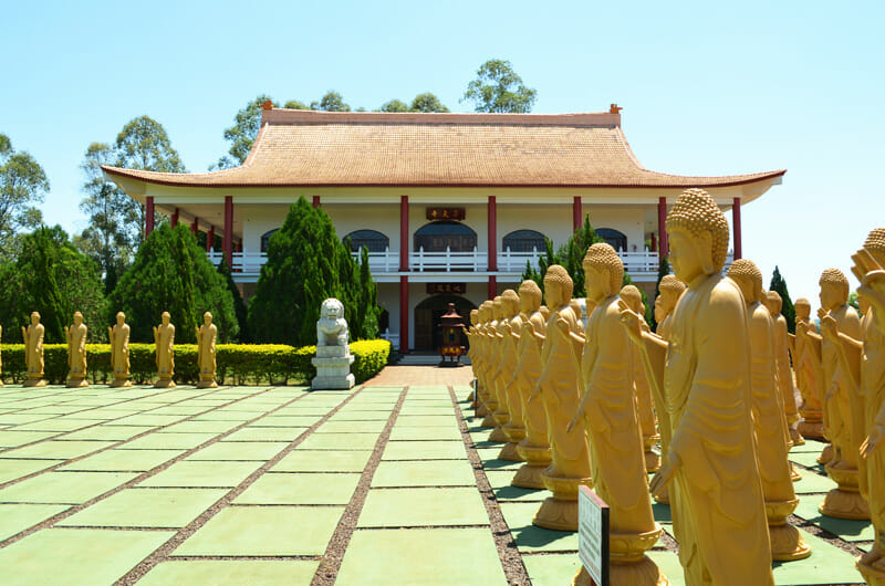 Conheça muitos passeios de Foz do Iguaçu com o incrível roteiro do City Tour! templo budista