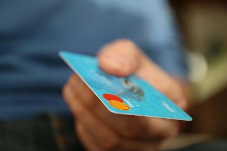 Compras no Paraguai – Cartão, dólar ou real? Saiba qual moeda usar ao realizar suas compras. Imagem representando um cartão de crédito - Compras no Paraguai