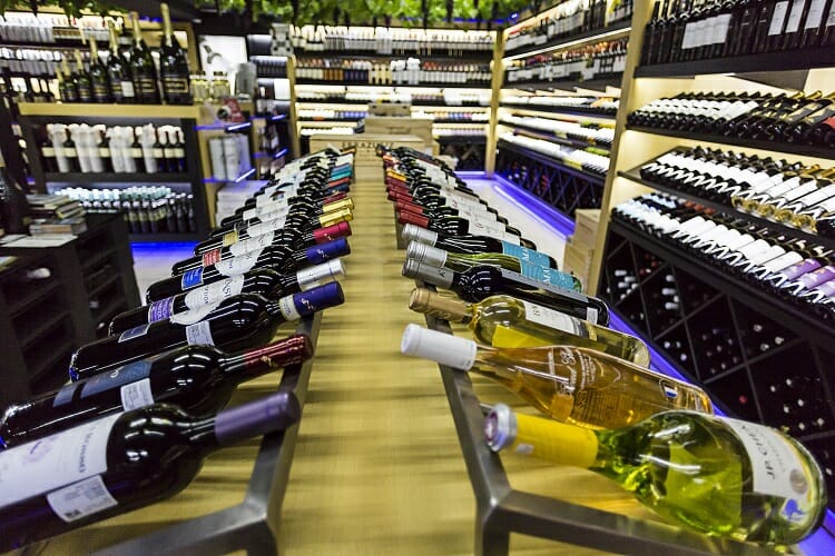 Compras no Paraguai – Cartão, dólar ou real? Saiba qual moeda usar ao realizar suas compras. Imagem tirada da sessão de vinhos da Cellshop - Compras no Paraguai
