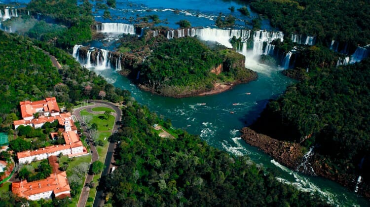 Como escolher um hotel para se hospedar em Foz do Iguaçu?