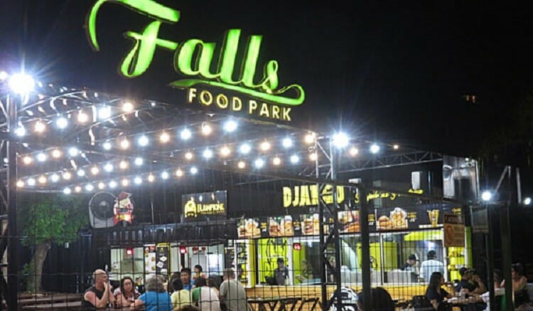 Onde comer em Foz do Iguaçu: 10 lugares em 1 só, conheça o Falls Food Park!