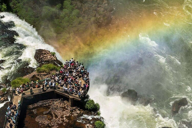 Cataratas do Iguaçu recebem mais de 22 mil visitantes no feriado do Dia do Trabalho