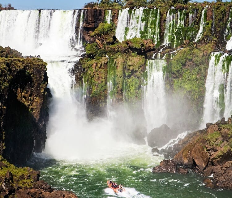 Cataratas do Iguacu vista a partir do lado argentino, na fronteira entre Brasil e Argentina