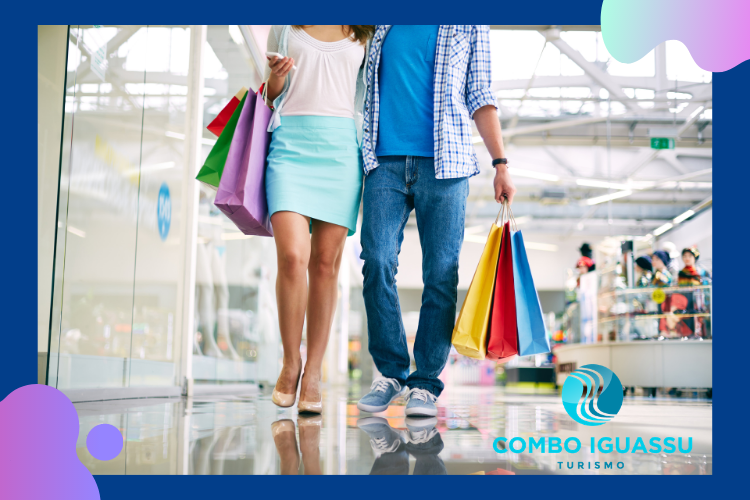 Imagem de homem e mulher, fazendo compras. O que compensa comprar no Paraguai em 2021 Combo Iguassu