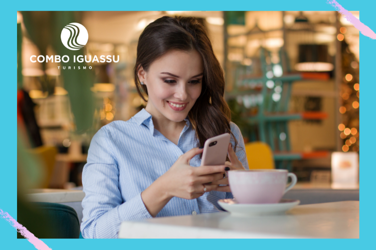 Mulher no celular. O que compensa comprar no Paraguai em 2021 Combo Iguassu