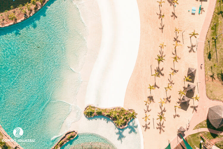 Ondas do parque aquático, como se fosse na praia!