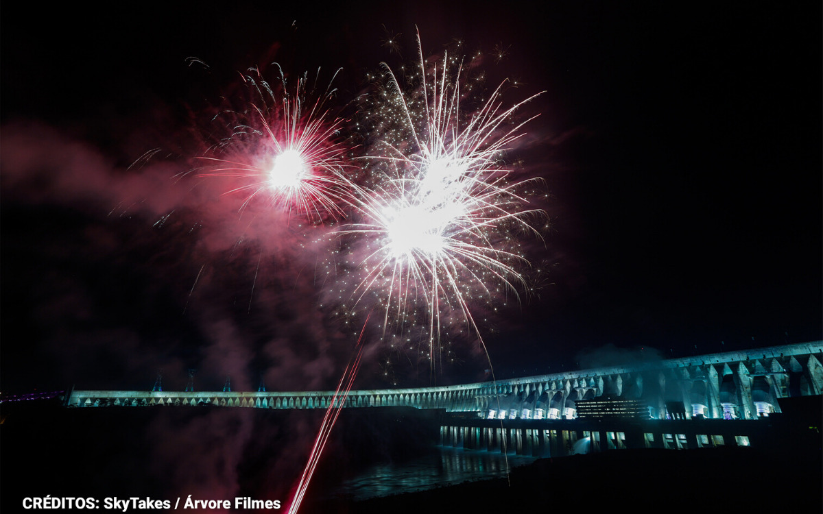 Itaipu-Iluminada-1.png
