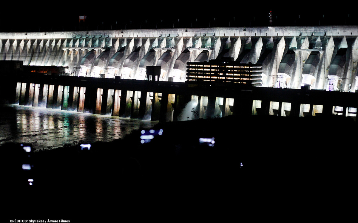 Itaipu-Iluminada-5.png