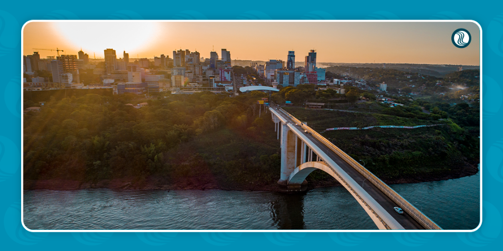Ponte da Amizade com vista para Ciudad del Este - Paraguai 