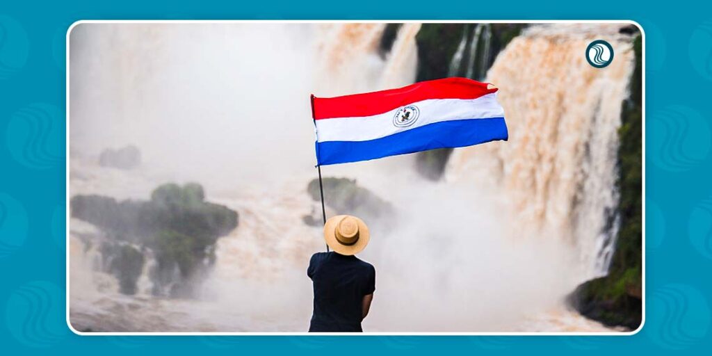 Homem com a Bandeira do Paraguai no Salto Monday