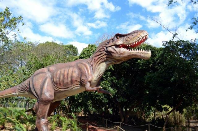 Que tal viajar para Foz do Iguaçu no Dia das Crianças? Confira 15 dicas para se divertir com a garotada. Vale dos Dinossauros