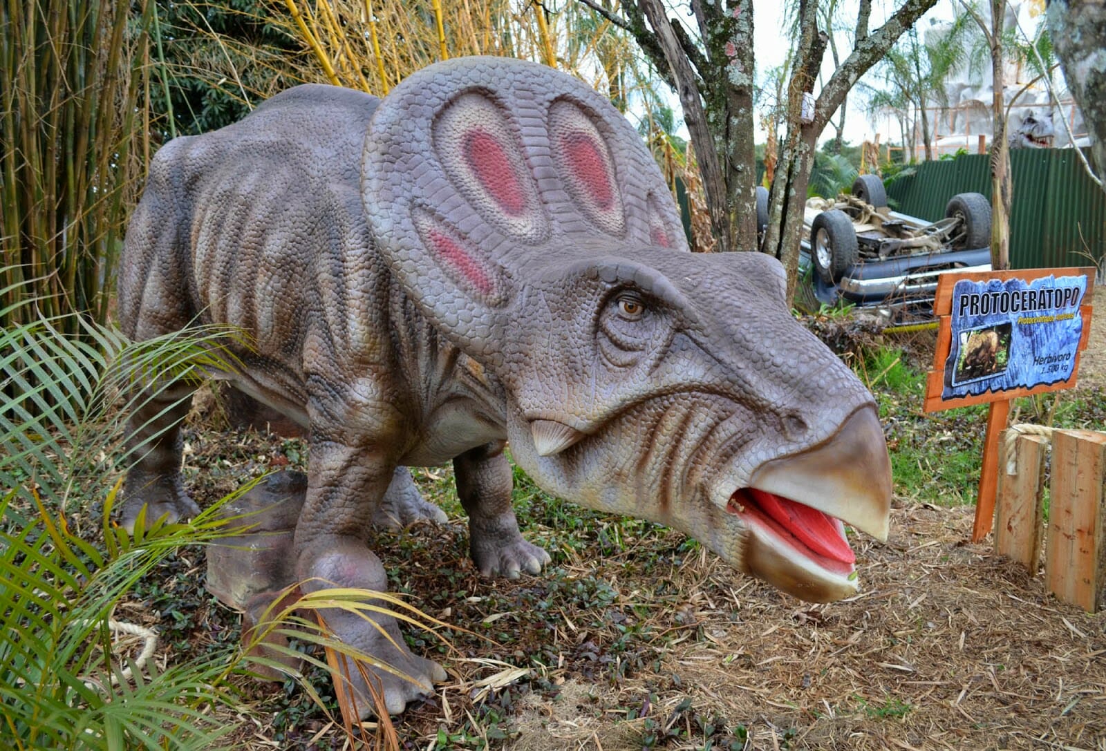 09 motivos para você JAMAIS querer conhecer Foz do Iguaçu Vale dos Dinossauros 09 motivos para você JAMAIS querer conhecer Foz do Iguaçu Vale dos Dinossauros