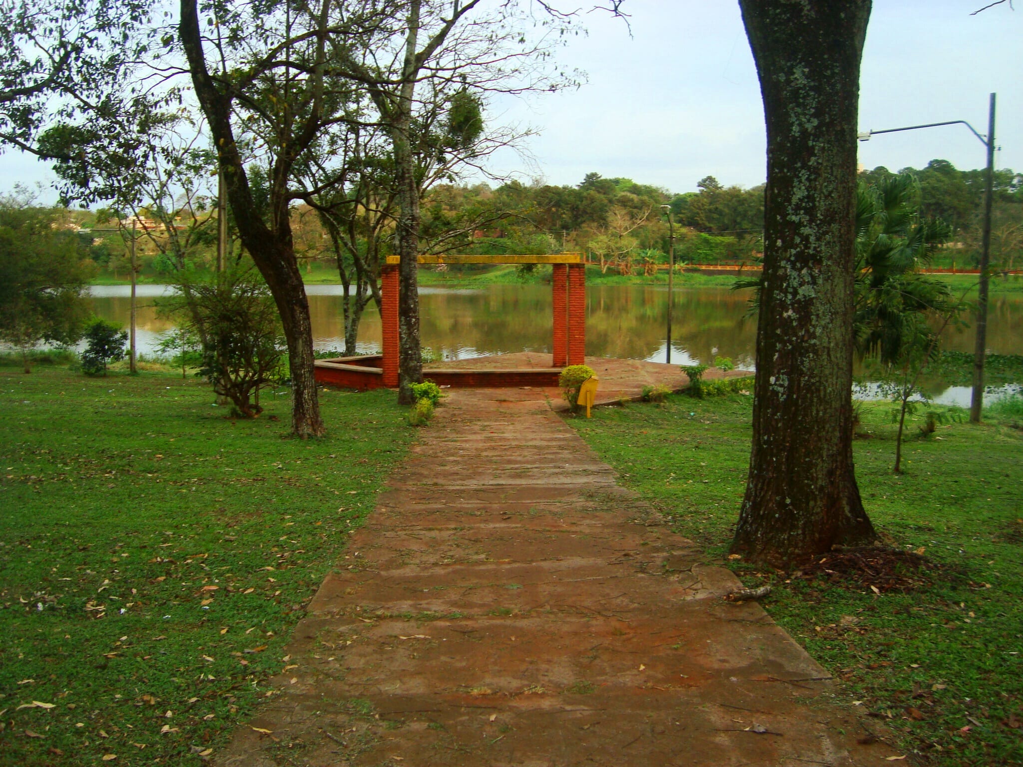 Saia da rota de compras no Paraguai e descubra o que mais ele tem a oferecer lago Lago de la Republica | passeios Ciudad del Este Paraguai