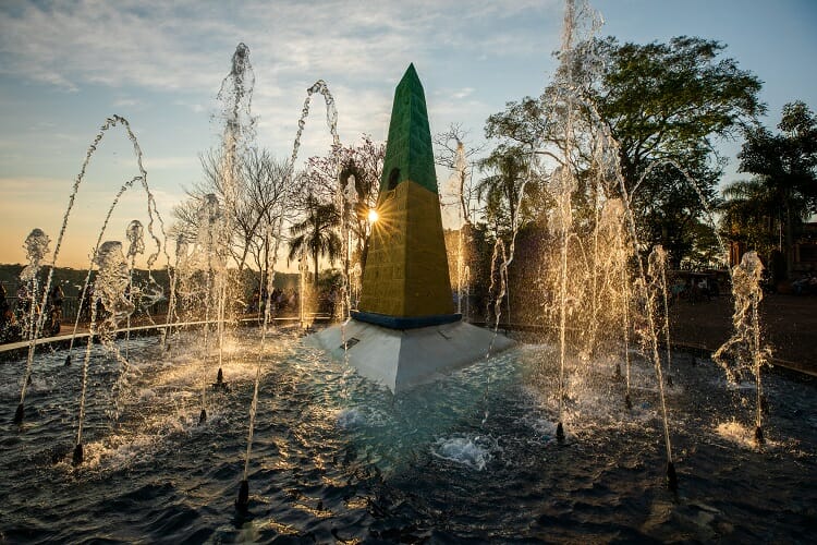 Marco das Três Fronteiras/ destinos turísticos de Foz do iguaçu/ por do sol