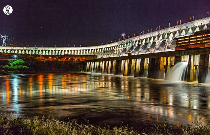 Itaipu iluminada