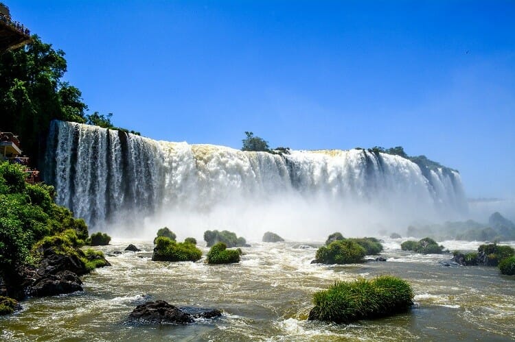 viajar sozinho para foz