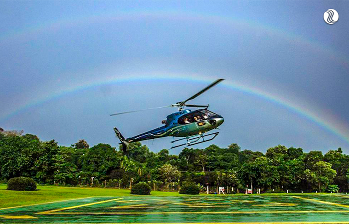 Helicóptero da Helisul decolando