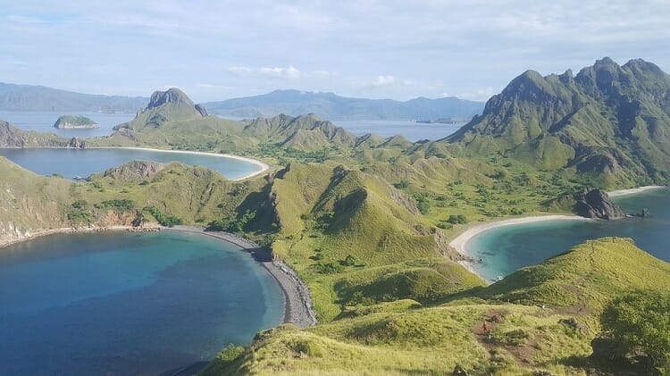 Vista aérea do Parque Nacional de Komodo, uma das Sete Maravilhas da Natureza.